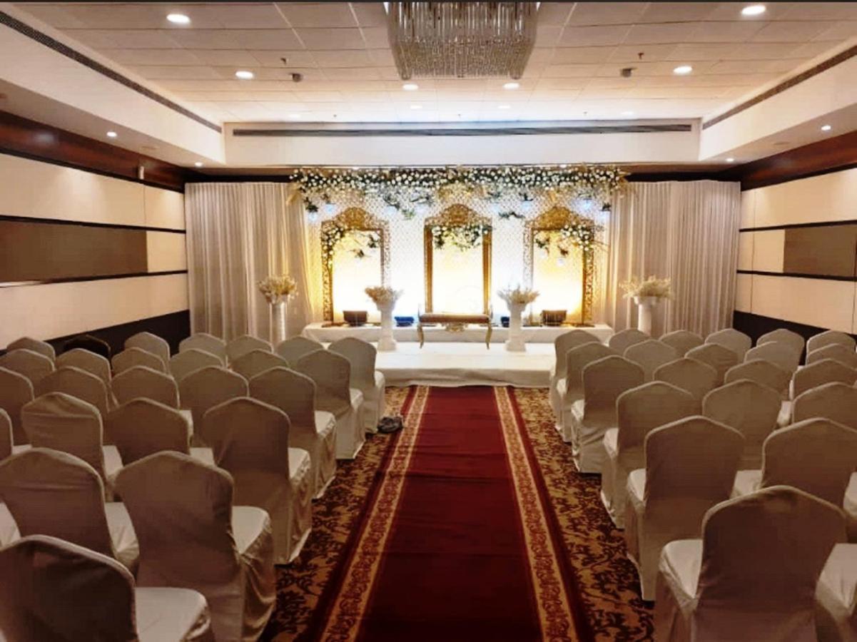 The Sahil Hotel Мумбай Екстериор снимка
