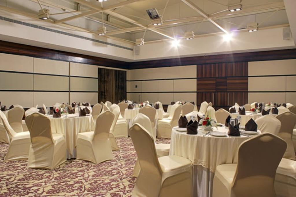 The Sahil Hotel Мумбай Екстериор снимка